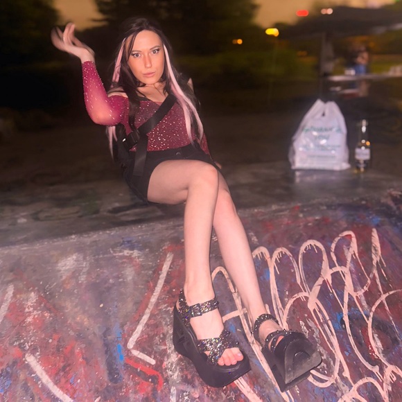 Meet your Posher, Kailey - Picture 3 of 4